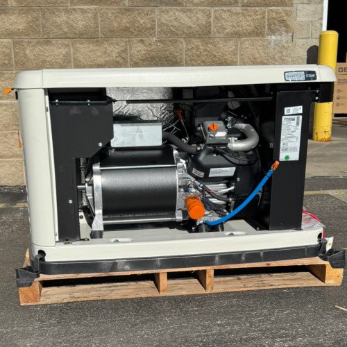Generac 7043 22kW Guardian Generator with 200A SE Transfer Switch (Scratch & Dent)